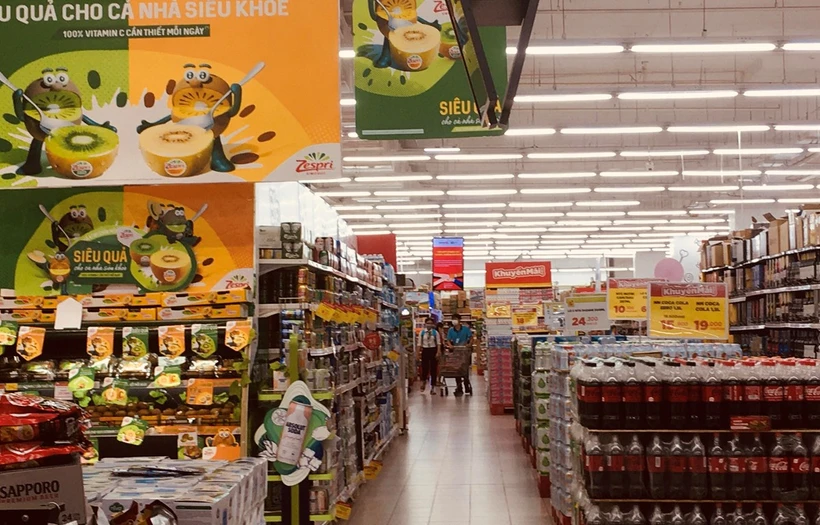 Prices of food, foodstuffs and dining services edged up 1.54 percent in February, causing the overall CPI of the month to advance 0.52 percentage points. (Photo: VietnamPlus)
