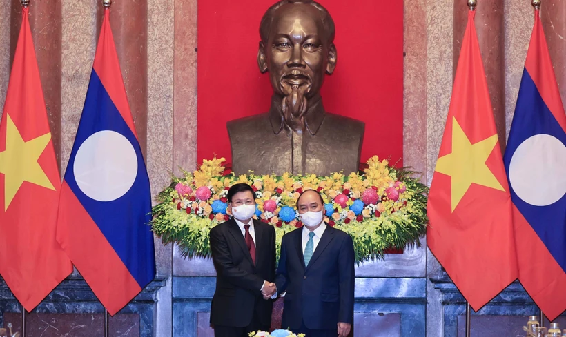 Vietnamese President Nguyen Xuan Phuc meets Lao Party General Secretary and President Thongloun Sisoulith in Hanoi on June 29. (Photo: VNA)