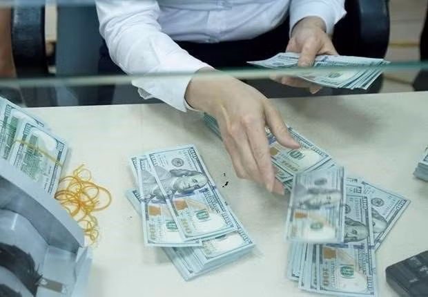 The daily reference exchange rate for the US dollar is set at 24,982 VND/USD on June 3. (Photo: VNA)