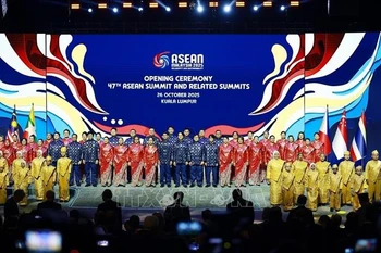 A performance staged at the opening ceremony of the 47th ASEAN Summit and Related Summits on October 26. (Photo: VNA)