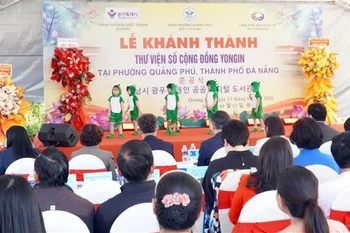 At the inauguration of the community digital library in Quang Phu ward, Da Nang city. (Photo: VNA)