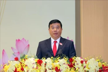 Y Thanh Ha Nie Kdam, member of the Party Central Committee and Secretary of the provincial Party Committee for the 2025–2030 tenure, delivers the closing remarks at the congress. (Photo: VNA)