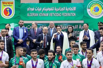 PM Pham Minh Chinh and his spouse visit Algerian Vovinam – Viet Vo Dao Federation (AVVF) in the capital of Algiers on November 20 (Photo: baochinhphu.vn)