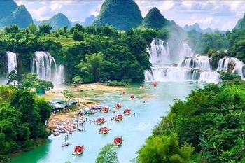 Ban Gioc Waterfall is a heritage site within the Non Nuoc Cao Bang UNESCO Global Geopark. (Photo: VNA) 