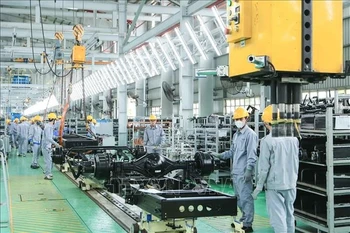 At THACO auto assembling factory (Photo: VNA)