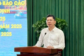 Vice Chairman of the municipal People’s Committee Hoang Nguyen Dinh addresses the event (Photo: VNA)