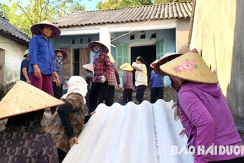 Repairing a house in Hai Duong province (Photo: Hai Duong Newspaper)