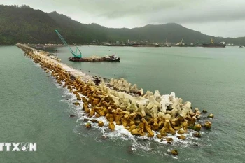 Dyke project in the Chan May port in Chan May-Lang Co Economic Zone. (Photo: VNA) 