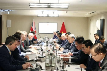 The seminar held in London on October 28 between Party General Secretary To Lam and leading strategists on AI and technology in the UK and the world. (Photo: VNA)