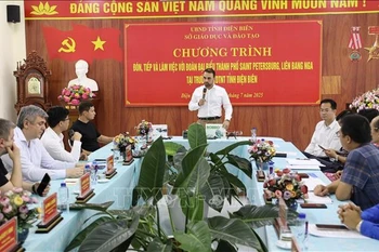 At the meeting between Dien Bien education authorities and a delegation from Saint Petersburg (Photo: VNA)