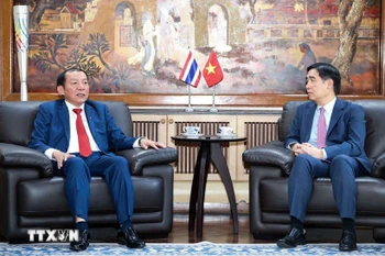 Minister of Culture, Sports and Tourism Nguyen Van Hung and Vietnamese Ambassador to Thailand Pham Viet Hung during the former's visit to the Vietnamese Embassy in Thailand on December 10, 2025 (Photo: VNA) 