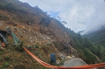 The landslide occurs at around 10am on May 15 at the construction site of the Ta Pao Ho 1A hydropower project in Si Lo Lau commune, Phong Tho district, Lai Chau province, leaving five people missing and four others injured. (Photo: VNA)