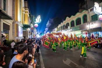 Artists take part in a parade at the Hanoi Creative Design Festival 2024. (Photo the HFCD organiser)