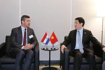 State President Luong Cuong (R) and Paraguayan President Santiago Peña Palacios (Photo: VNA)