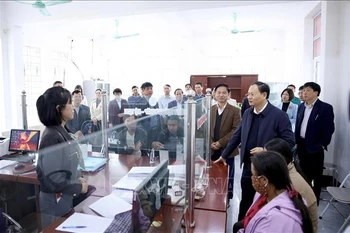Secretary of the Party Committee of Lai Chau province Le Minh Ngan inspects two-tier local administration model (Photo: VNA)