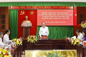 NA Chairman Tran Thanh Man speaks at the meeting (Photo: VNA)