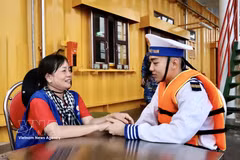 Family reunions lift spirits among soldiers on offshore platform