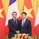 Weekly highlights: French, Hungarian Presidents visit Vietnam 
