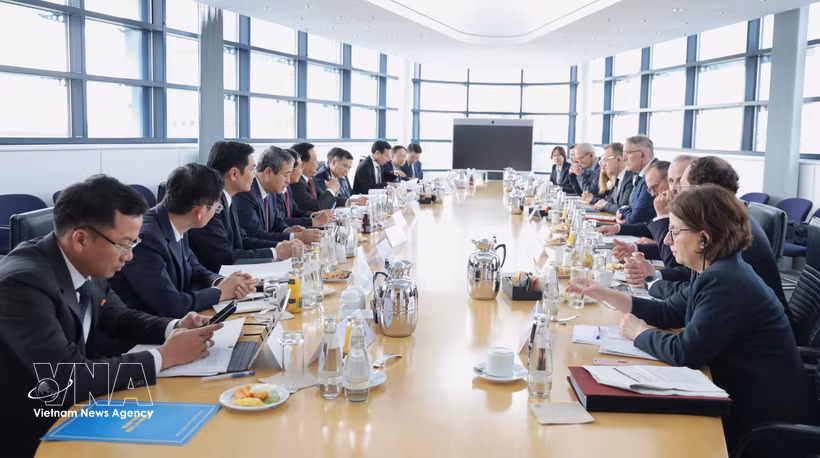 The 11th theoretical exchange between the Communist Party of Vietnam (CPV) and the Social Democratic Party of Germany (SPD) in Berlin on September 24. (Photo: VNA)