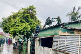 According to the National Civil Defence Steering Committee, the Ministry of National Defence has mobilised 346,210 officers and soldiers, along with 8,200 vehicles and equipment units in response to Storm Wipha. (Photo: VNA)