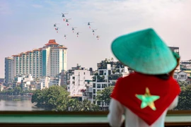 Aircraft formation rehearses over Hanoi ahead of A80 celebration