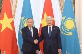 President of Kazakhstan welcomes, holds talks with Vietnamese leader