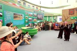 Exhibition “80 Years of Independence – Freedom – Happiness” continues to draw crowds