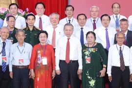 Party chief meets with revolutionary veterans, policy beneficiaries in southern region