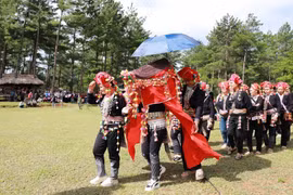 Bride procession of the Red Dao ethnic group in Lai Chau