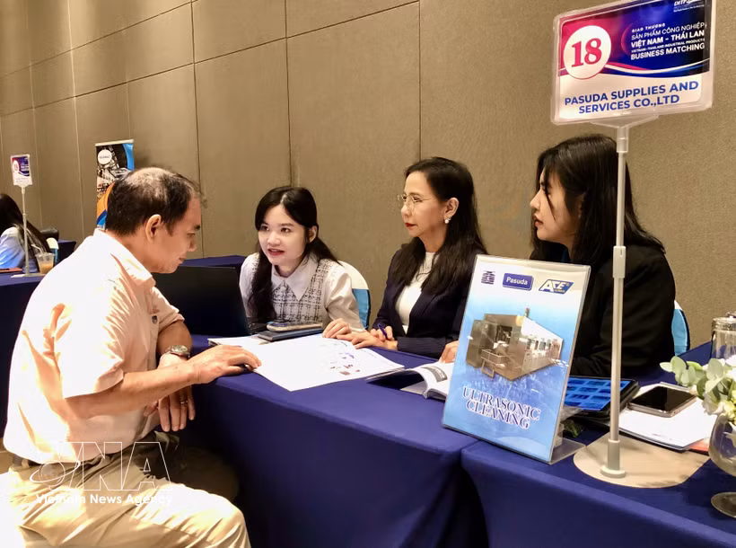 Thai and Vietnamese businesses engage in direct trade connections at the Vietnam–Thailand industrial products trade networking event held on February 13, 2025. (Photo: VNA)