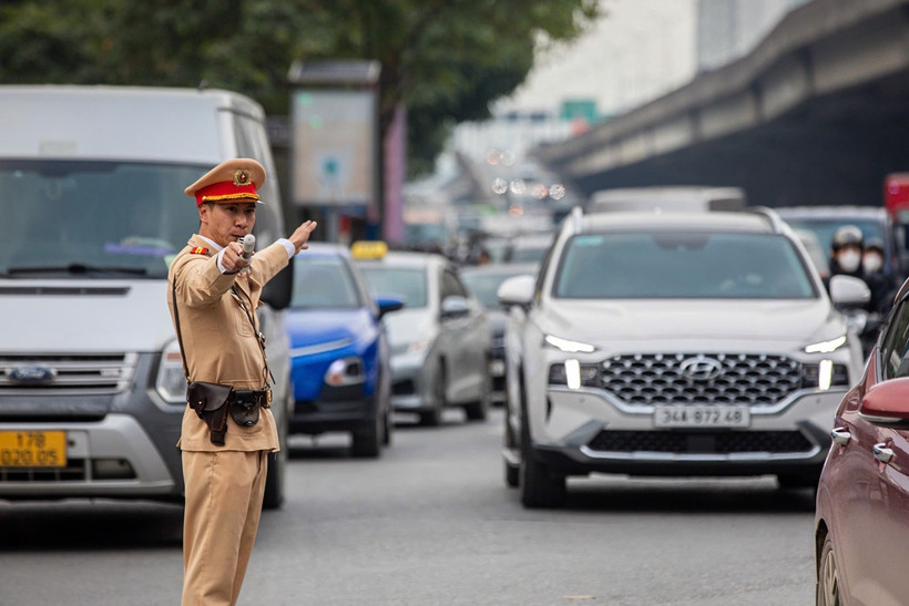 Traffic police step up efforts to ensure traffic order and safety during the Lunar New Year and the Spring Fair 2026. (Photo: bocongan.gov.vn)