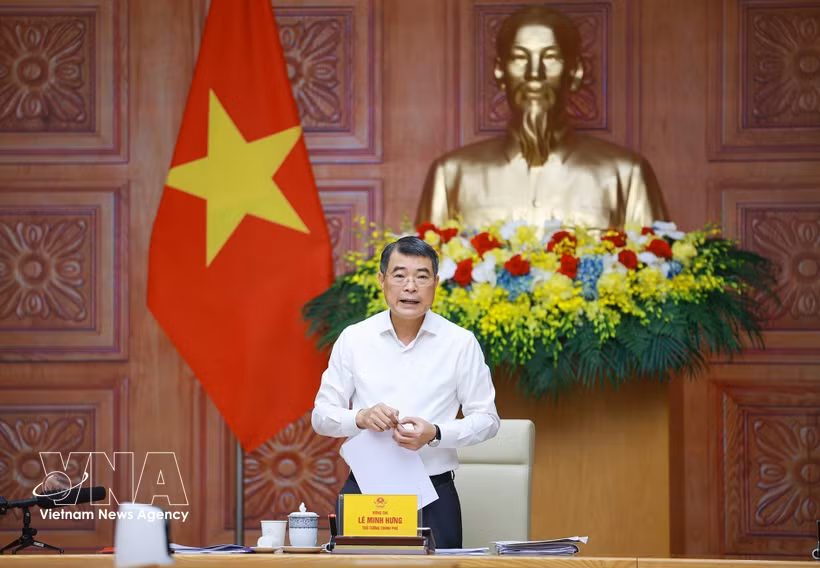 Prime Minister Le Minh Hung speaks at the meeting with leaders of the Ministry of Home Affairs, the Ministry of Ethnic and Religious Affairs, and the Government Inspectorate (Photo: VNA)