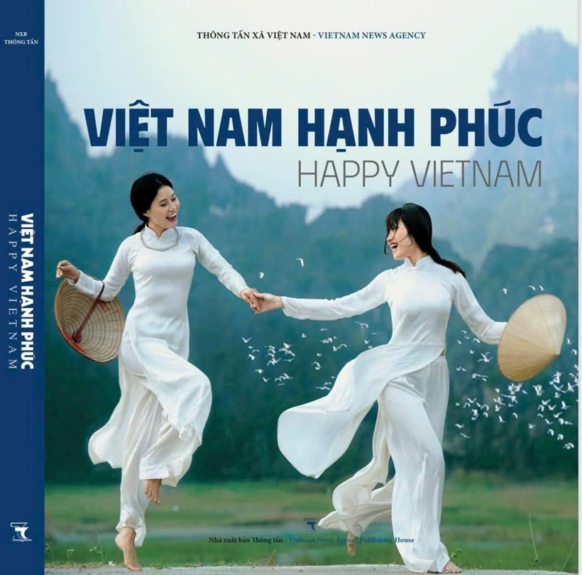 Cover page of Viet Nam hanh phuc (Happy Vietnam) book (Photo: VNA)