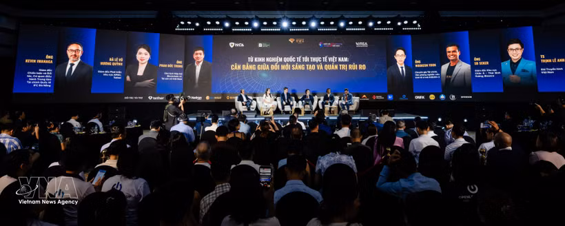 A panel discussion on “From International Experience to Vietnam’s Reality: Balancing Innovation and Risk Management” at the Vietnam RWA Summit 2026 (Photo: VNA)