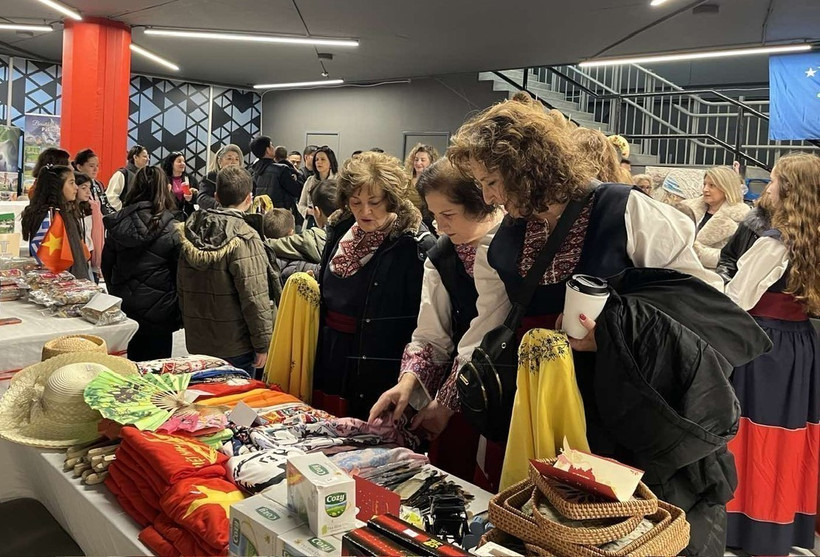 Visitors to Vietnam's booth at International Cultural Festival 2026 (Photo: VNA)
