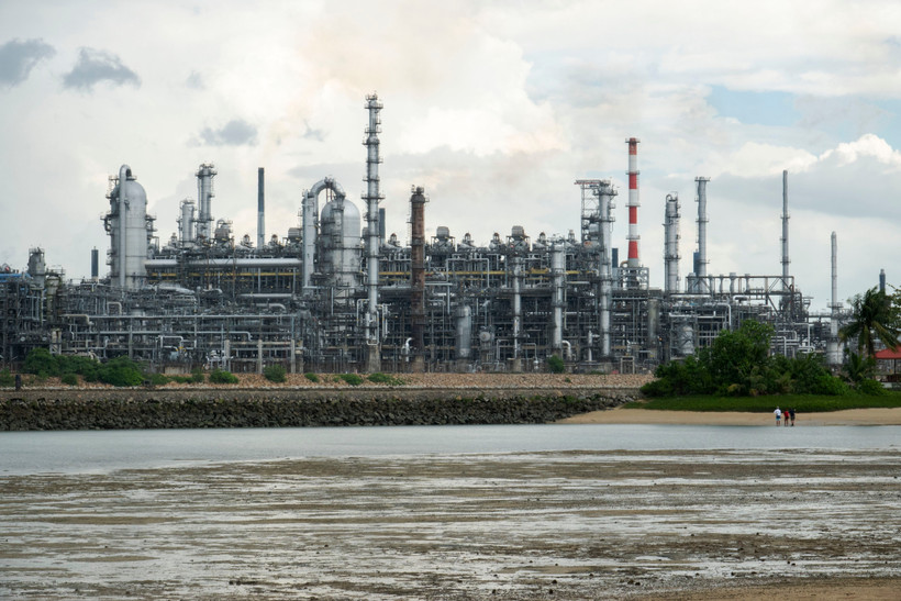 Pulau Bukom refinery in Singapore. (Photo: Xinhua/VNA)