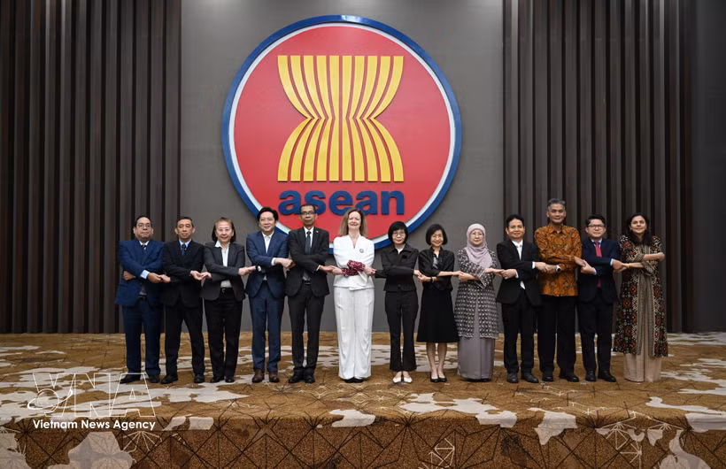 Delegates attend the 5th meeting of the ASEAN–UK Joint Cooperation Committee. (Photo: VNA)