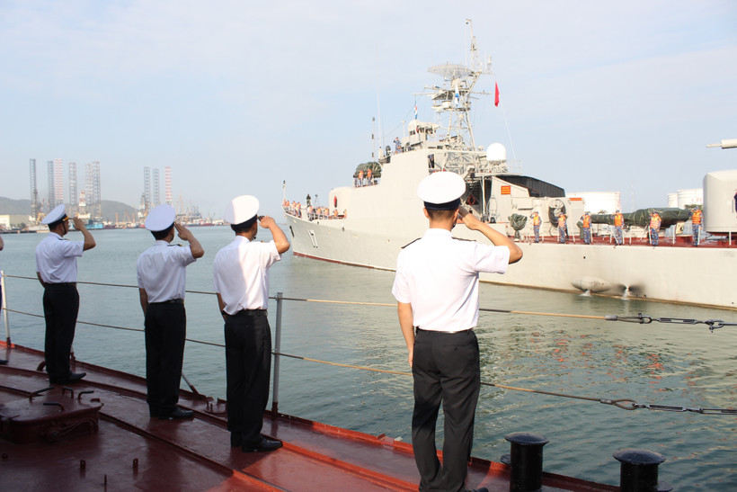 Ship 17 departs for multilateral naval exercise in India (Photo: VNA)