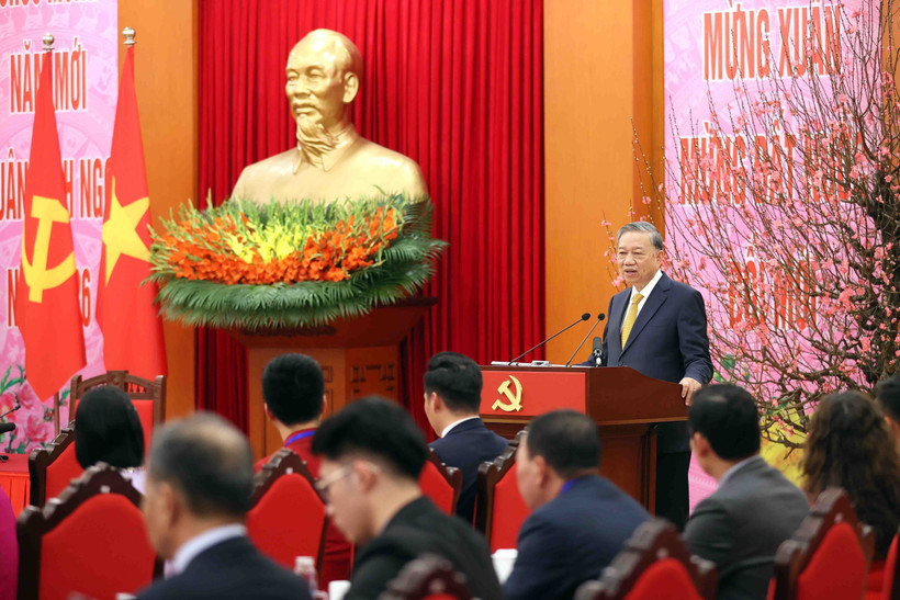 Party General Secretary To Lam speaks at the meeting with outstanding overseas Vietnamese (Photo: VNA)