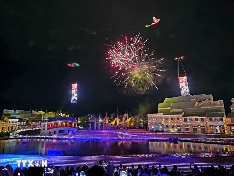 A fireworks display at the 2026 Festival of Light and Heritage (Photo: VNA)