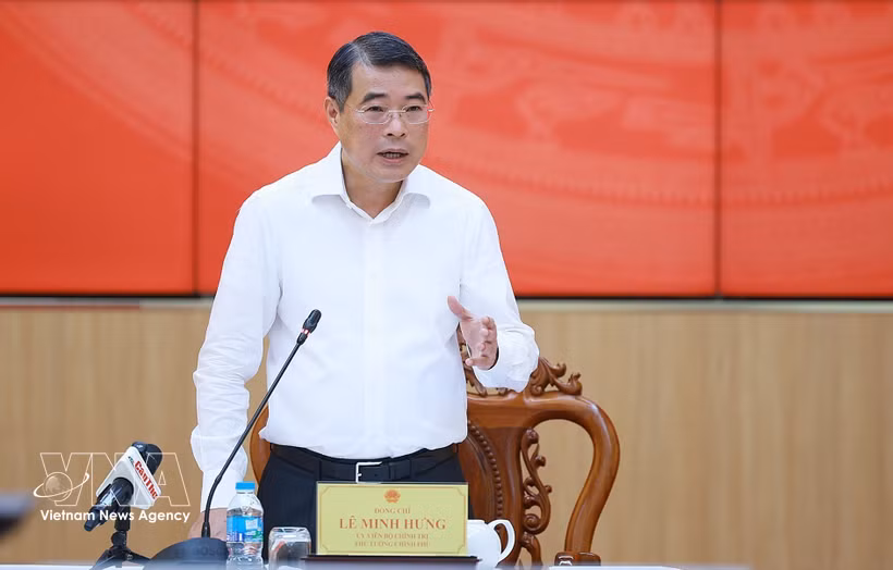 Prime Minister Le Minh Hung speaks at the working session with the Standing Board of the Can Tho municipal Party Committee. (Photo: VNA)