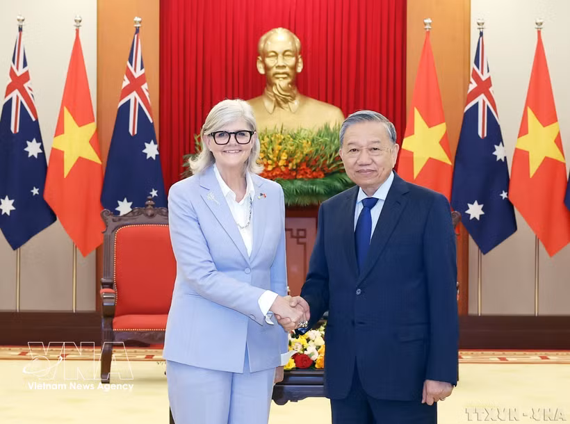 Party General Secretary To Lam (R) receives Australian Governor-General Sam Mostyn during the latter's state visit to Vietnam in September 2025. (Photo: VNA)