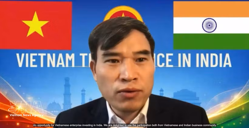 Vietnamese Trade Counsellor in India Bui Trung Thuong speaks at the online seminar. (Photo: VNA)