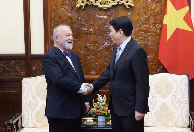 State President Luong Cuong (R) meets with Czech Ambassador to Vietnam Hynek Kmonicek on February 3. (Photo: VNA)
