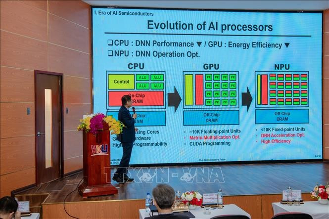 An expert speaks at the International Conference on Semiconductors (ICOS) 2026 (Photo: VNA)