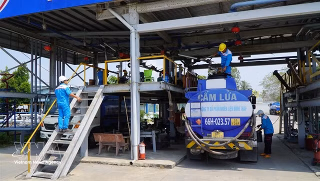 Petrol products pumped into a tank at a storage facility of Petimex. (Photo: VNA)