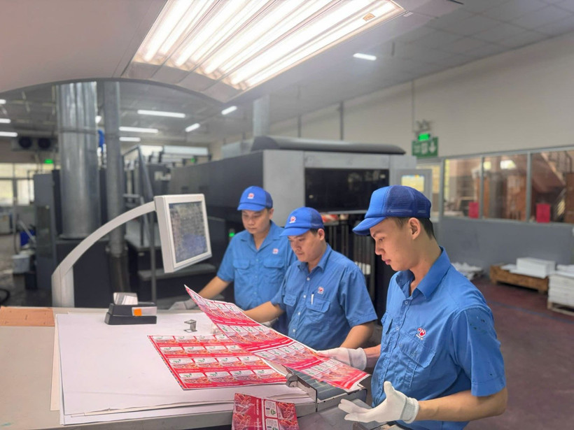 Workers at Printing No. 7 Joint Stock Company resume production on the first working day of the Lunar New Year 2026. (Photo: VNA) 