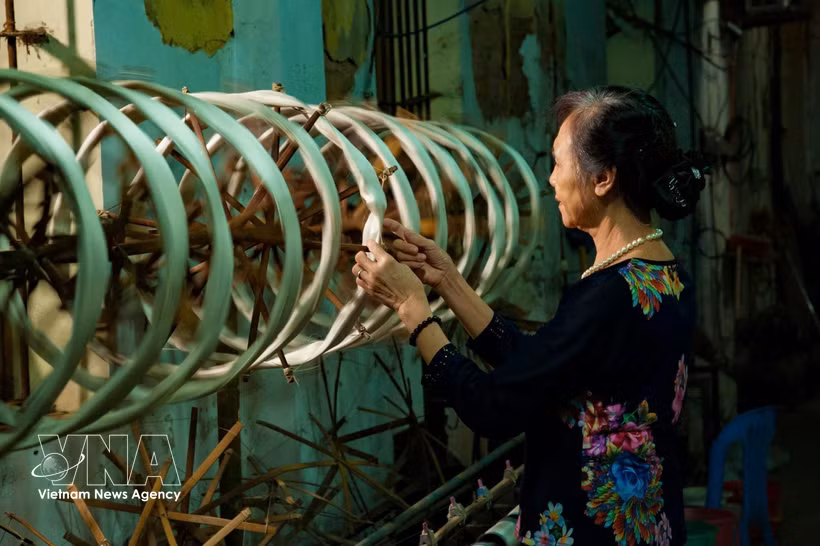 Hanoi’s traditional silk weaving craft continues to be preserved and developed today. (Photo: VNA)