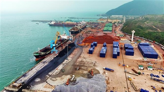 Berth No. 3 at Vung Ang Port in Ha Tinh province receives cargo vessels in early 2026. (Photo: VNA)