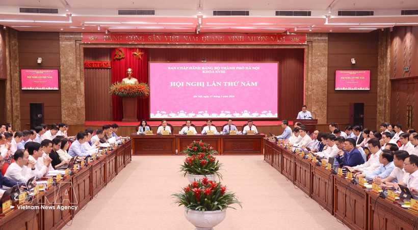 The fifth conference of the 18th-tenure Hanoi Party Committee (Photo: VNA)